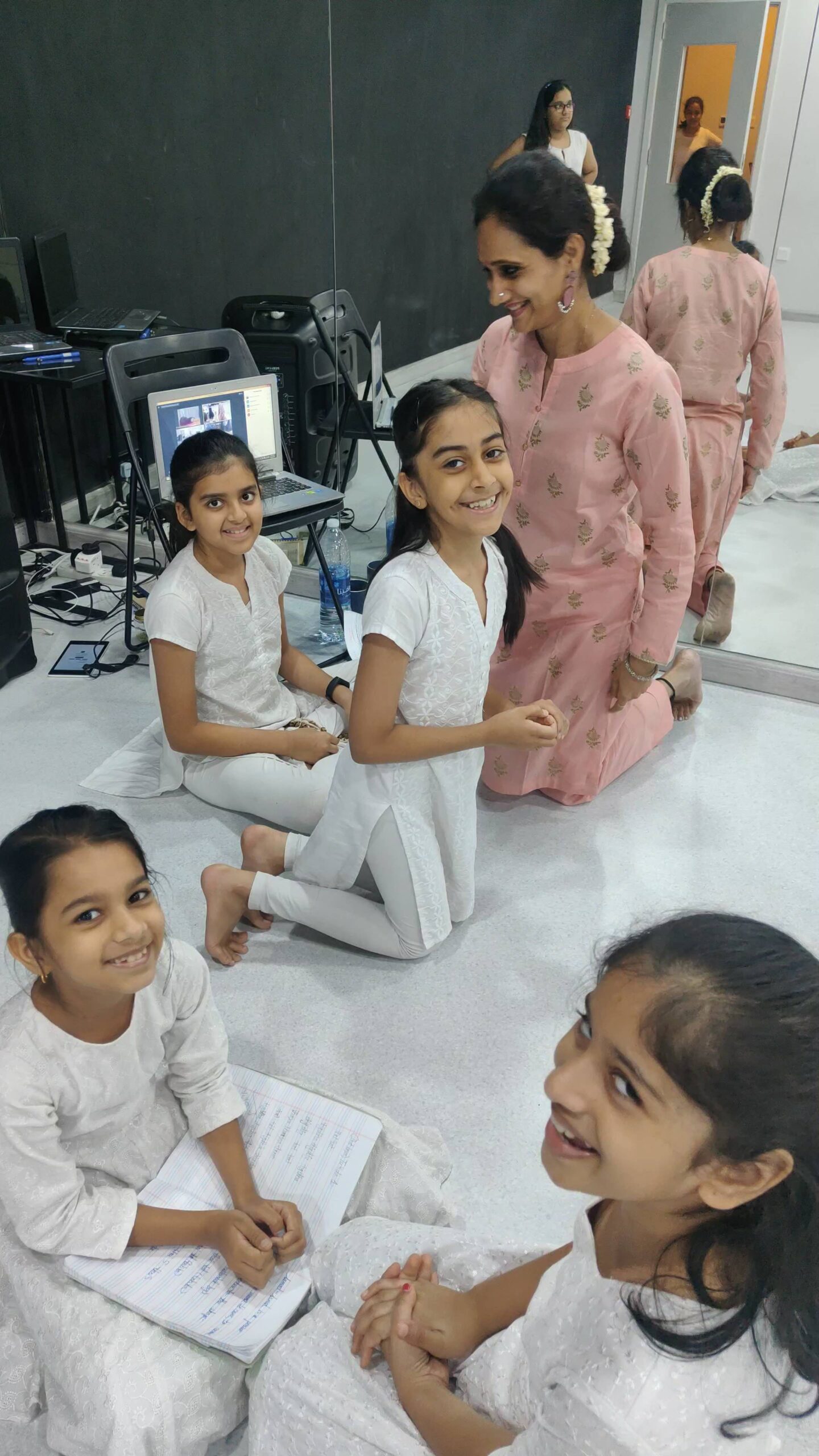 Grade 2 kids learnt a new tukdas today. And they can teach you too. With Dhanashree Ma'am at Gurukul Studios.