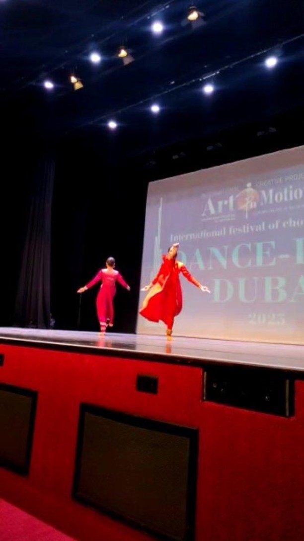 At Art in Motion International Dance Competition. Our girls won several hearts and awards. In this clip @hritt.b  Hritika Bhatia and @aarnaraney Aarna Raney performing the Payaliya Jhankaar Tarana, choreographed by our Guru Dr Pali Chandra @palichandra_kathak